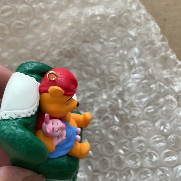 Hallmark “Waitin’ on Santa” Winnie the Pooh Keepsake ornament ©️Disney 1997 - Picture 13 of 15